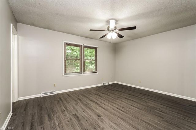 4290 Mashie Drive, Pfafftown, NC 27040