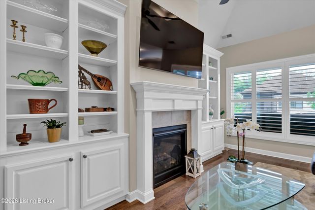 9329 Cross Meadows Cir, Louisville, KY 40291