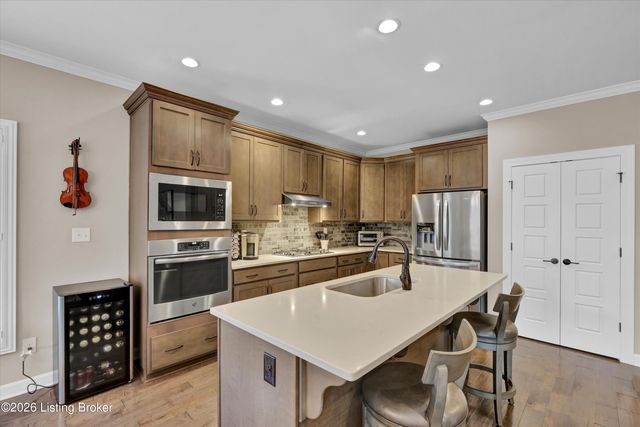 9329 Cross Meadows Cir, Louisville, KY 40291