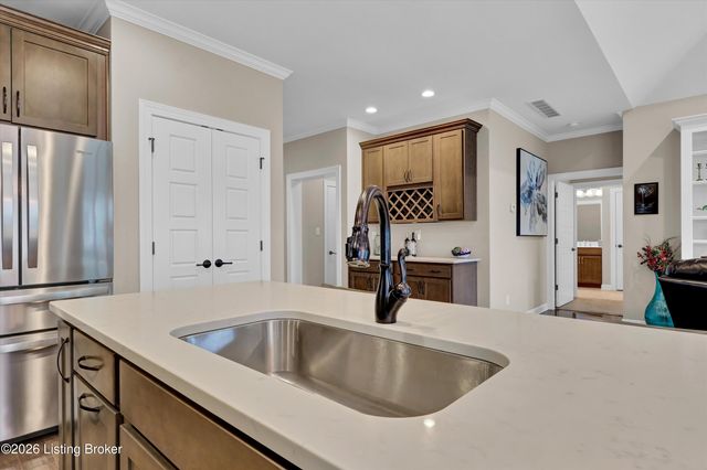9329 Cross Meadows Cir, Louisville, KY 40291