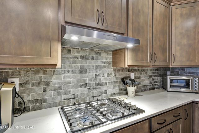 9329 Cross Meadows Cir, Louisville, KY 40291