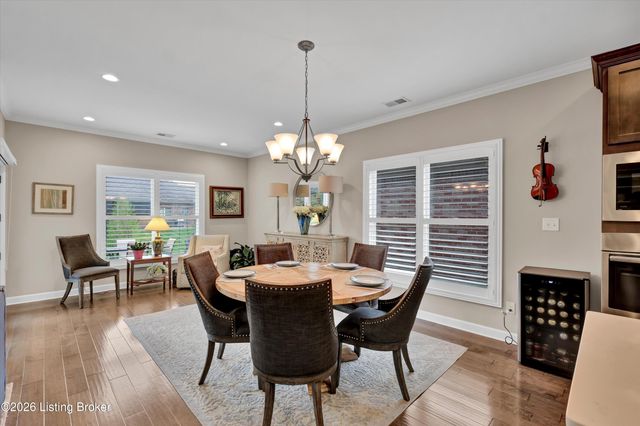 9329 Cross Meadows Cir, Louisville, KY 40291