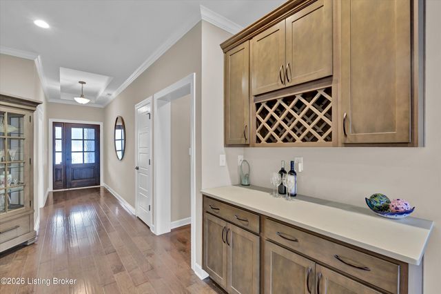 9329 Cross Meadows Cir, Louisville, KY 40291