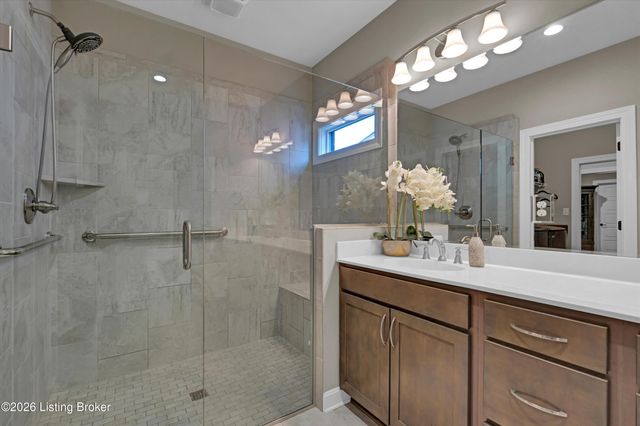 9329 Cross Meadows Cir, Louisville, KY 40291