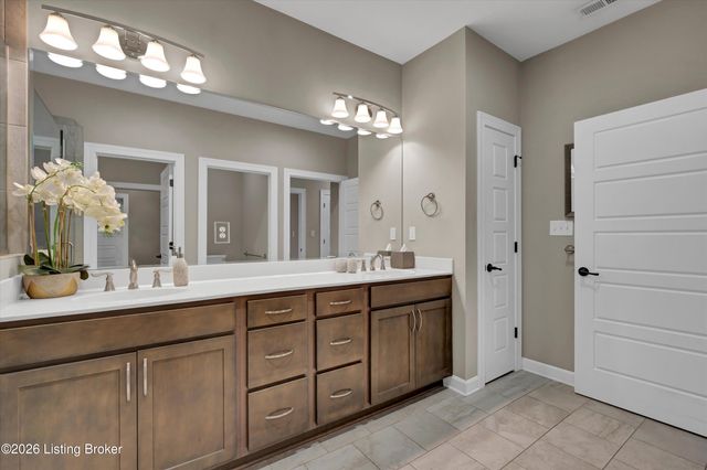 9329 Cross Meadows Cir, Louisville, KY 40291