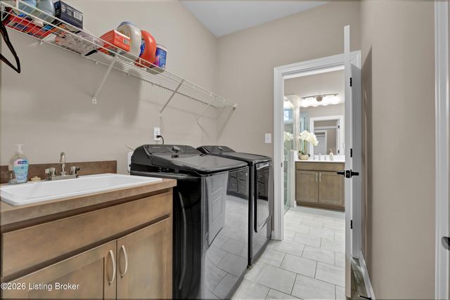 9329 Cross Meadows Cir, Louisville, KY 40291