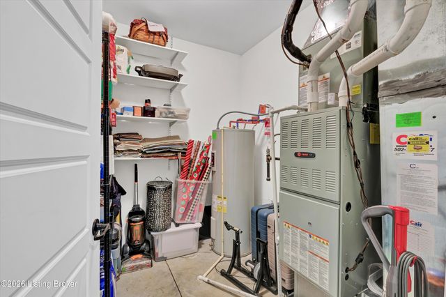 9329 Cross Meadows Cir, Louisville, KY 40291