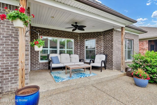 9329 Cross Meadows Cir, Louisville, KY 40291