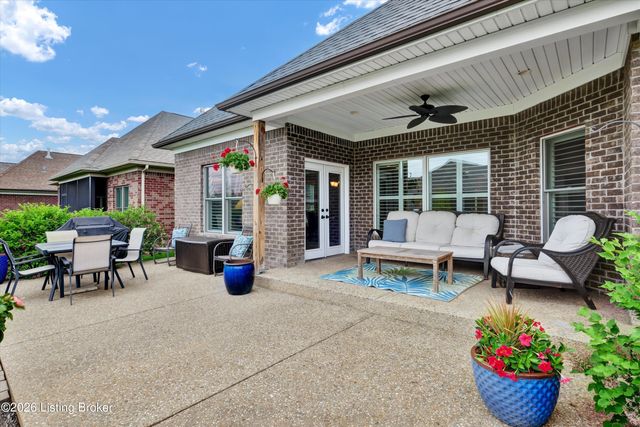 9329 Cross Meadows Cir, Louisville, KY 40291