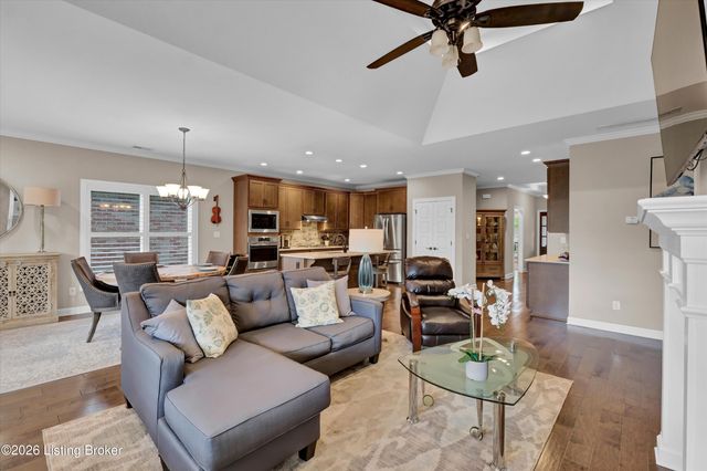 9329 Cross Meadows Cir, Louisville, KY 40291