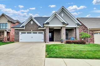 9329 Cross Meadows Cir, Louisville, KY 40291