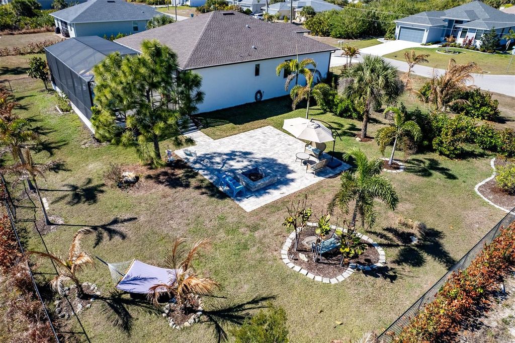 Image 14 of property listing at 151 LIME TREE PARK, Rotonda West, FL 33947