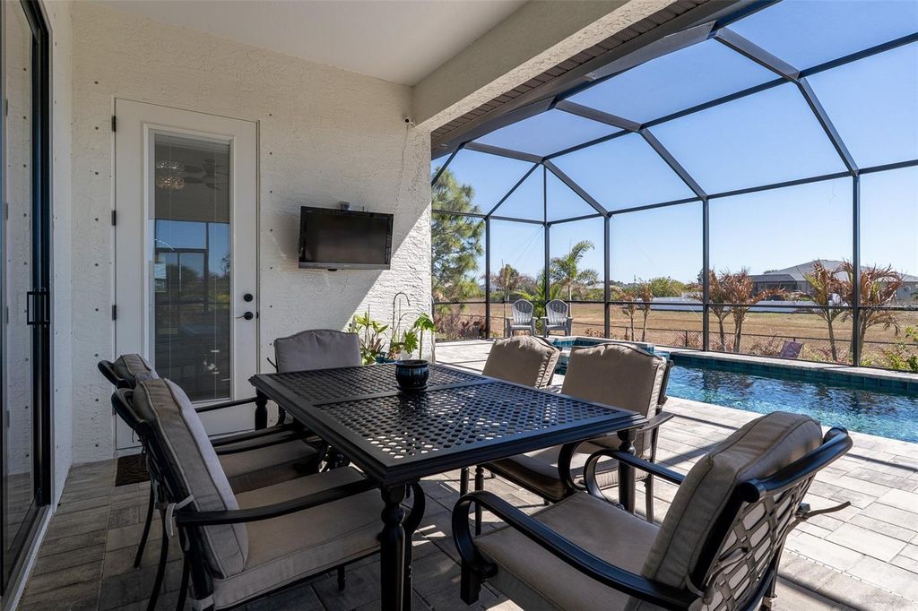 Image 38 of property listing at 151 LIME TREE PARK, Rotonda West, FL 33947