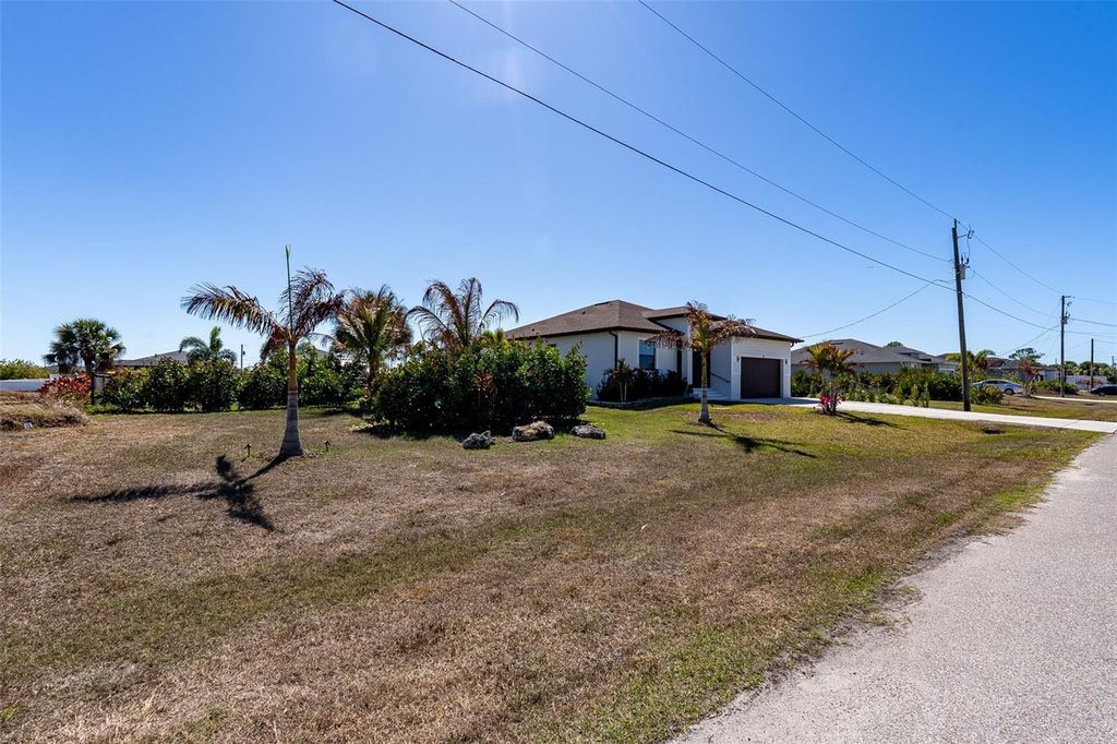 Image 47 of property listing at 151 LIME TREE PARK, Rotonda West, FL 33947