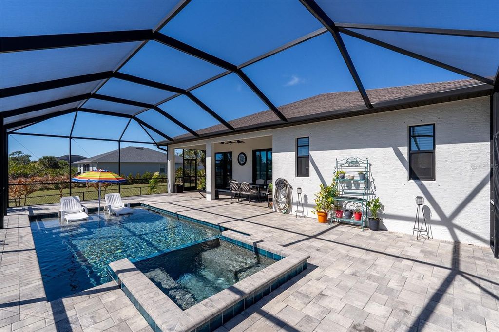 Image 6 of property listing at 151 LIME TREE PARK, Rotonda West, FL 33947