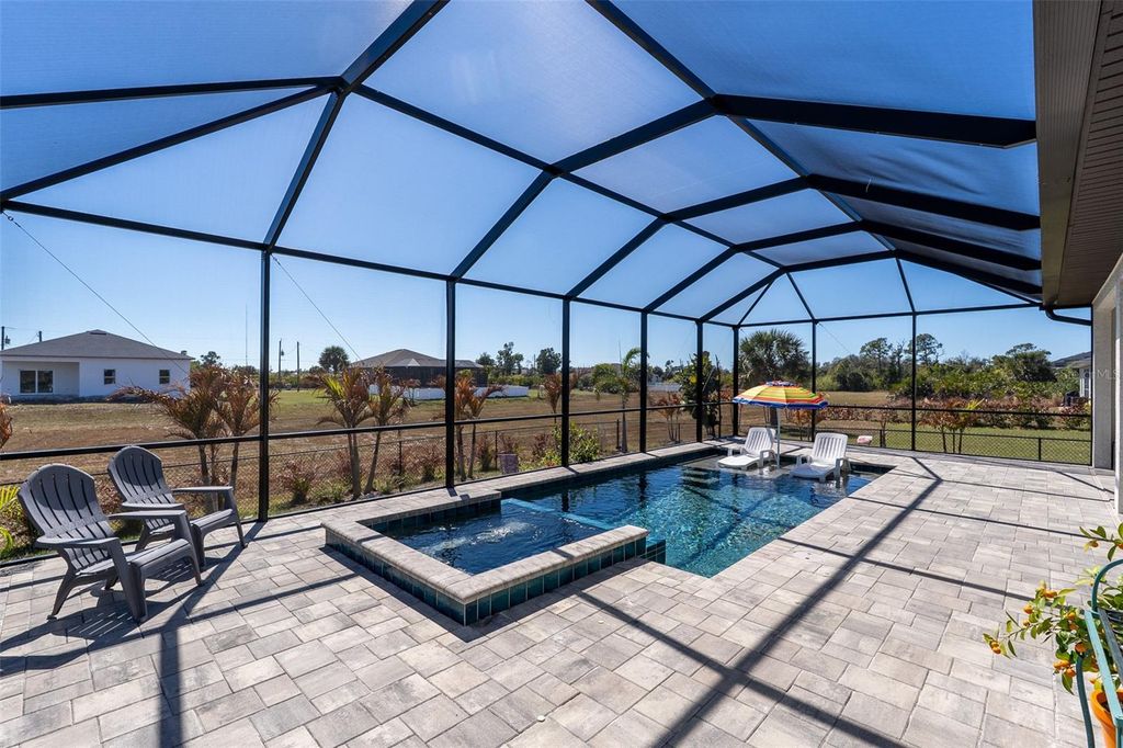 Image 7 of property listing at 151 LIME TREE PARK, Rotonda West, FL 33947