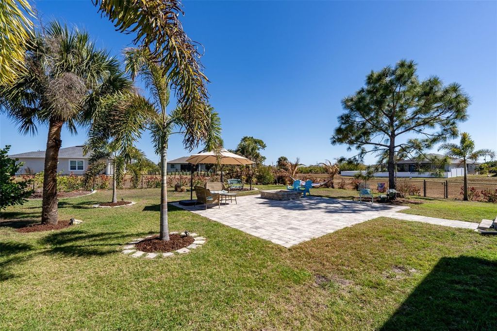 Image 10 of property listing at 151 LIME TREE PARK, Rotonda West, FL 33947