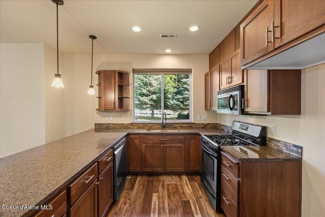 8786 N Avalanche LN, Hayden, ID 83835
