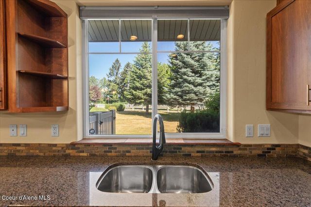 8786 N Avalanche LN, Hayden, ID 83835