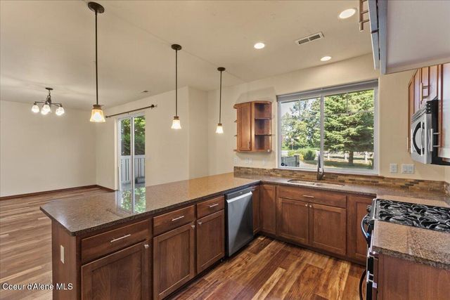 8786 N Avalanche LN, Hayden, ID 83835
