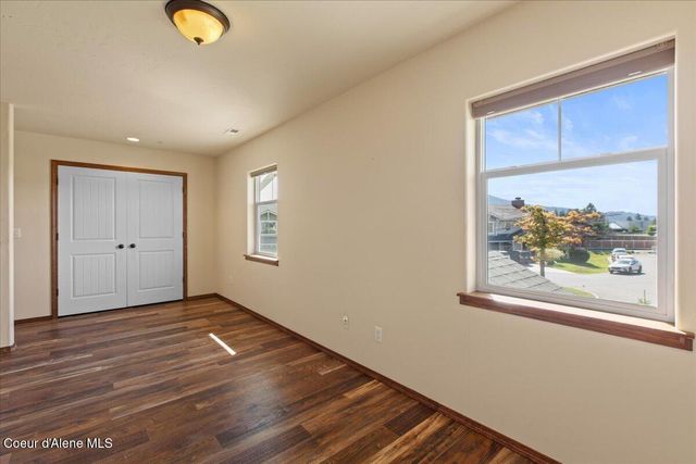 8786 N Avalanche LN, Hayden, ID 83835