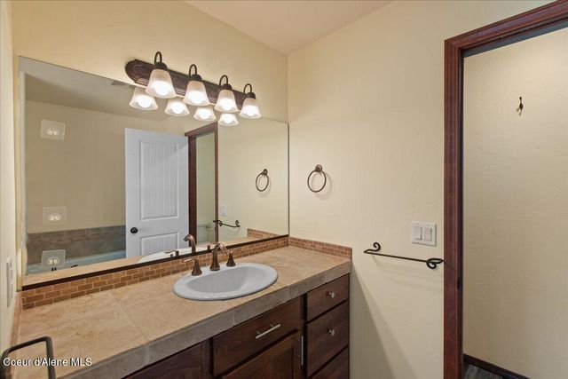 8786 N Avalanche LN, Hayden, ID 83835