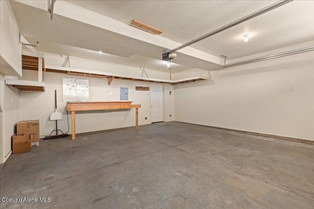 8786 N Avalanche LN, Hayden, ID 83835