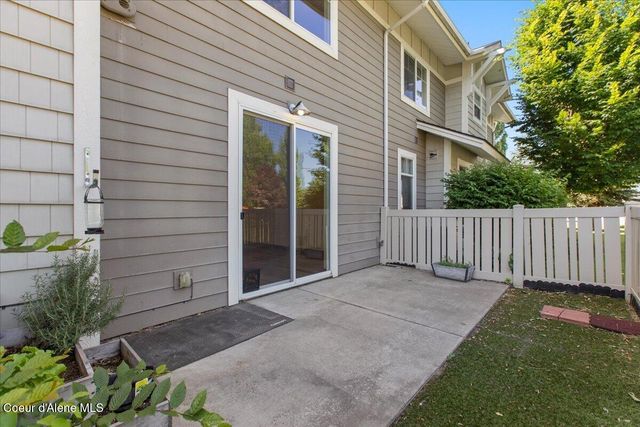 8786 N Avalanche LN, Hayden, ID 83835
