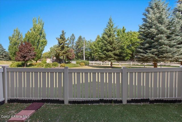 8786 N Avalanche LN, Hayden, ID 83835