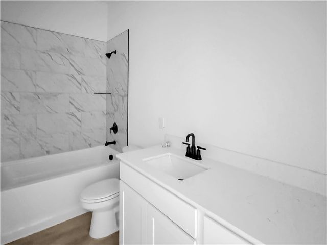 2811 N Grey Squirrel Drive, Fayetteville, AR 72704