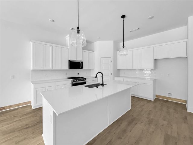 2811 N Grey Squirrel Drive, Fayetteville, AR 72704