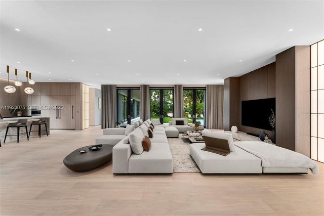 661 Melaleuca Ln, Miami, FL 33137