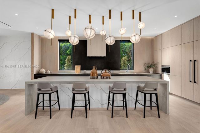 661 Melaleuca Ln, Miami, FL 33137