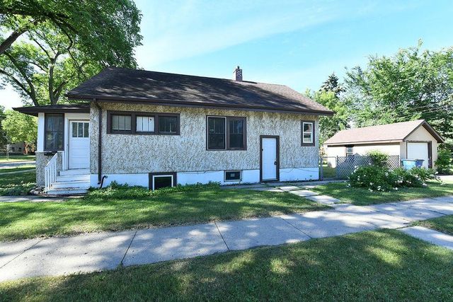 901 5th Street S, Moorhead, MN 56560