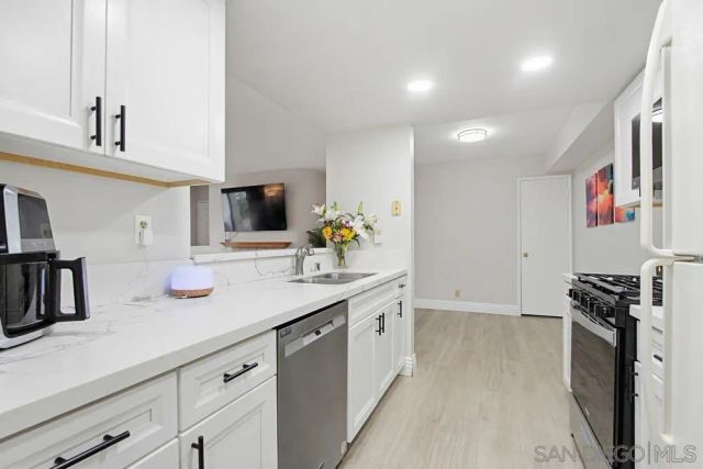 9418 Twin Trails Dr 102, San Diego, CA 92129