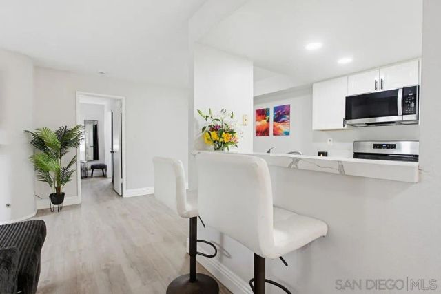 9418 Twin Trails Dr 102, San Diego, CA 92129