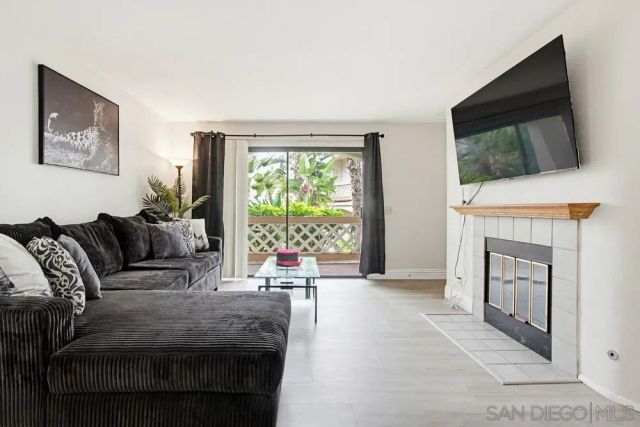 9418 Twin Trails Dr 102, San Diego, CA 92129