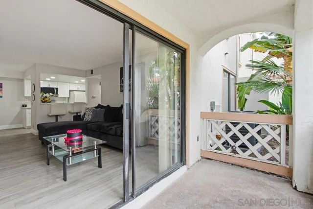 9418 Twin Trails Dr 102, San Diego, CA 92129