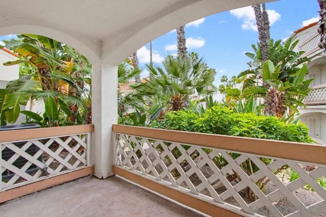 9418 Twin Trails Dr 102, San Diego, CA 92129