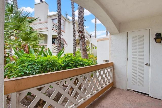 9418 Twin Trails Dr 102, San Diego, CA 92129
