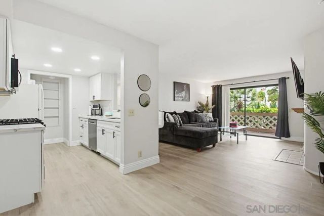 9418 Twin Trails Dr 102, San Diego, CA 92129