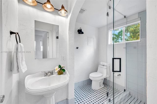 1960 NE 182nd St, North Miami Beach, FL 33162