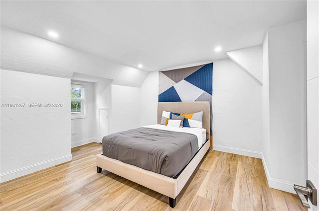 1960 NE 182nd St, North Miami Beach, FL 33162