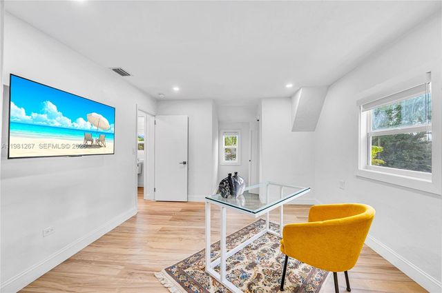 1960 NE 182nd St, North Miami Beach, FL 33162