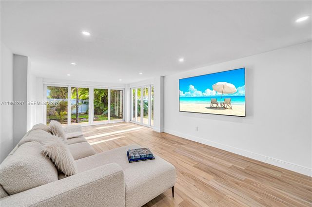 1960 NE 182nd St, North Miami Beach, FL 33162