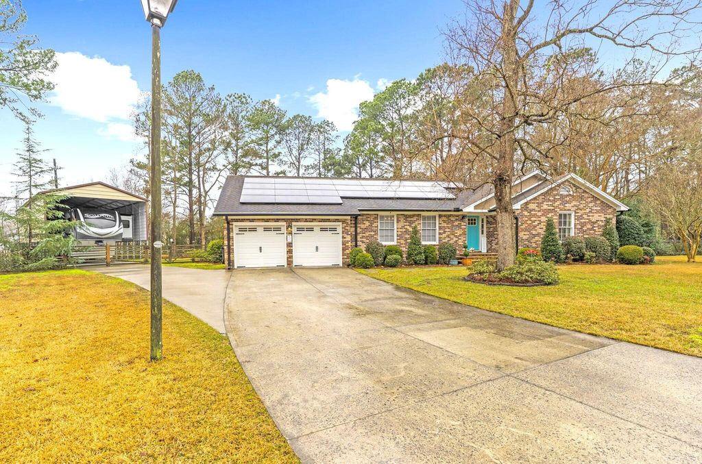 Image 1 of property listing at 107 Brittany Court, Summerville, SC 29485