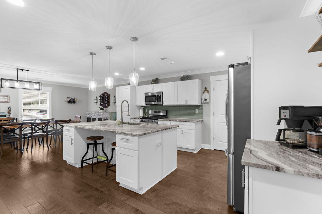 Image 15 of property listing at 107 Brittany Court, Summerville, SC 29485