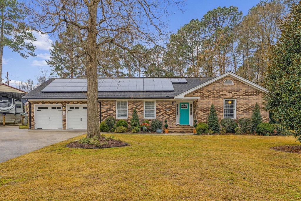 Image 2 of property listing at 107 Brittany Court, Summerville, SC 29485