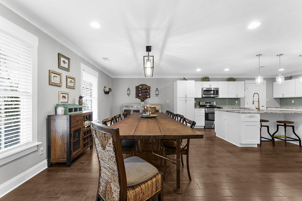 Image 7 of property listing at 107 Brittany Court, Summerville, SC 29485