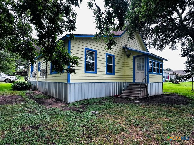 317 Crittenden Street, Yoakum, TX 77995